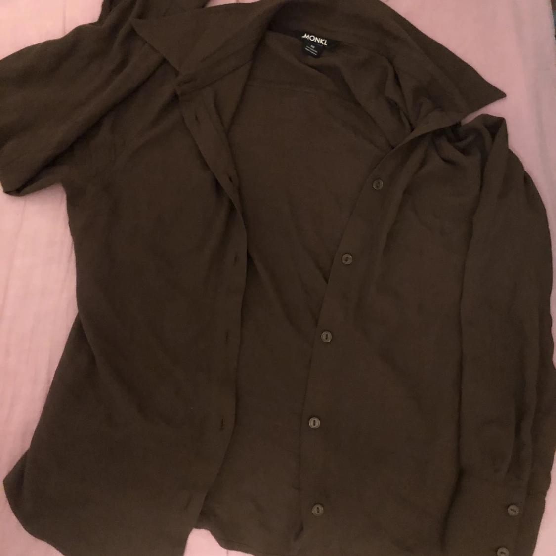 Mörkbrun mjuk skjorta aldrig använd  - 91