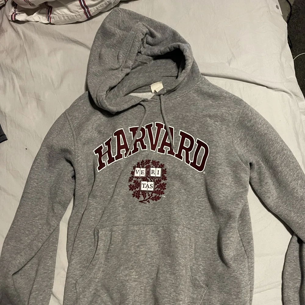 Harvard hoodie från hm. Hoodies.