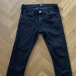 Low rise secondhand Lee skinny jeans, 30 midja, 32 längd. Super snygga, ser nästan nya ut  😍