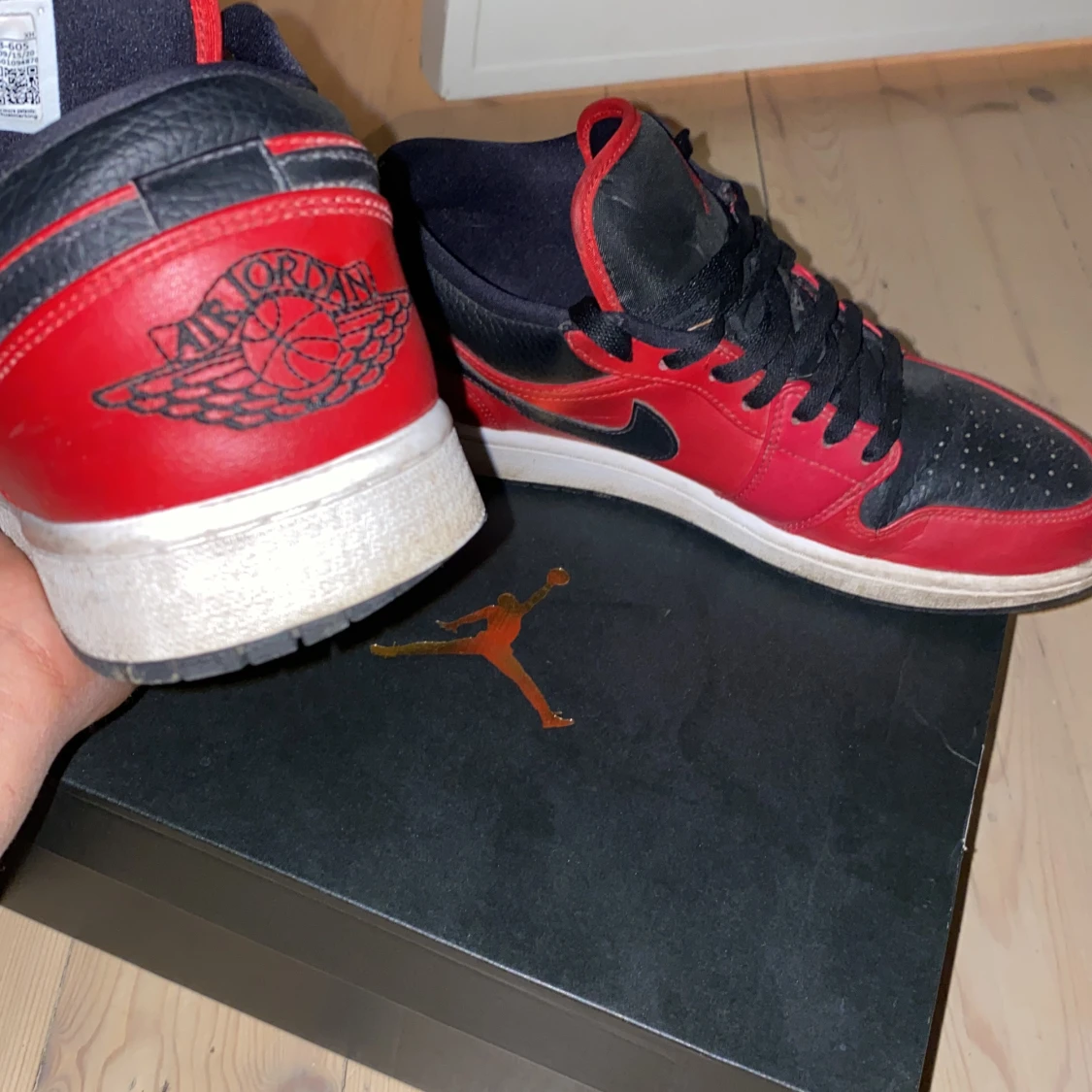 Jordan 1 Low Gym Red storlek 44,5 - 90