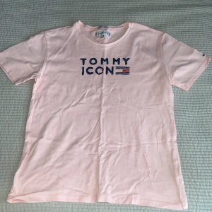 Tommy hilfiger t-shirt - Tommy hilfiger t-shirt! strl: 152 Sparsamt använd i bra skick