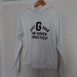 Gant hoddie vit - vit gant hoddie, använd ett fåtal gånger, väldigt bra skick, 