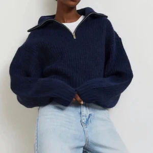 Stickad tröja - Superfin stickad tröja från Gina, köpt på plick men har inte blivit använd, bra skick!!!🫶🏼 är storlek L men passar mig som vanligtvis är S/M