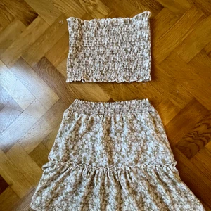 Super fint sommar set  - Ett super fint sommar set i strl xs/34, andvänt överdelen några få gånger👍🏻 köpte för ca 139kr men säljer för 80kr inkl 29 kr för frakten 