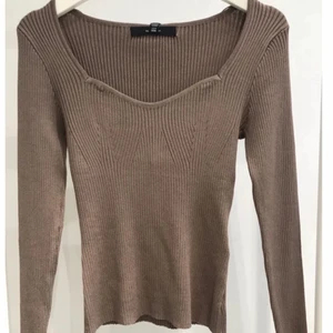 Hjärtformad ribbstickad topp - Super fin och aldirg använd!!. 