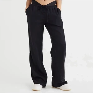 Hm linnebyxor - Kollar intresset på mina svarta linnebyxor från HM! Storlek XS i bra skick 💕 säljer jag så betalar köparen frakt 