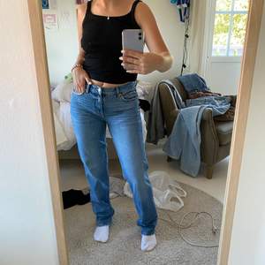 Low waist jeans från Gina! Jag är 163 cm och de är perfekta i längd för mig