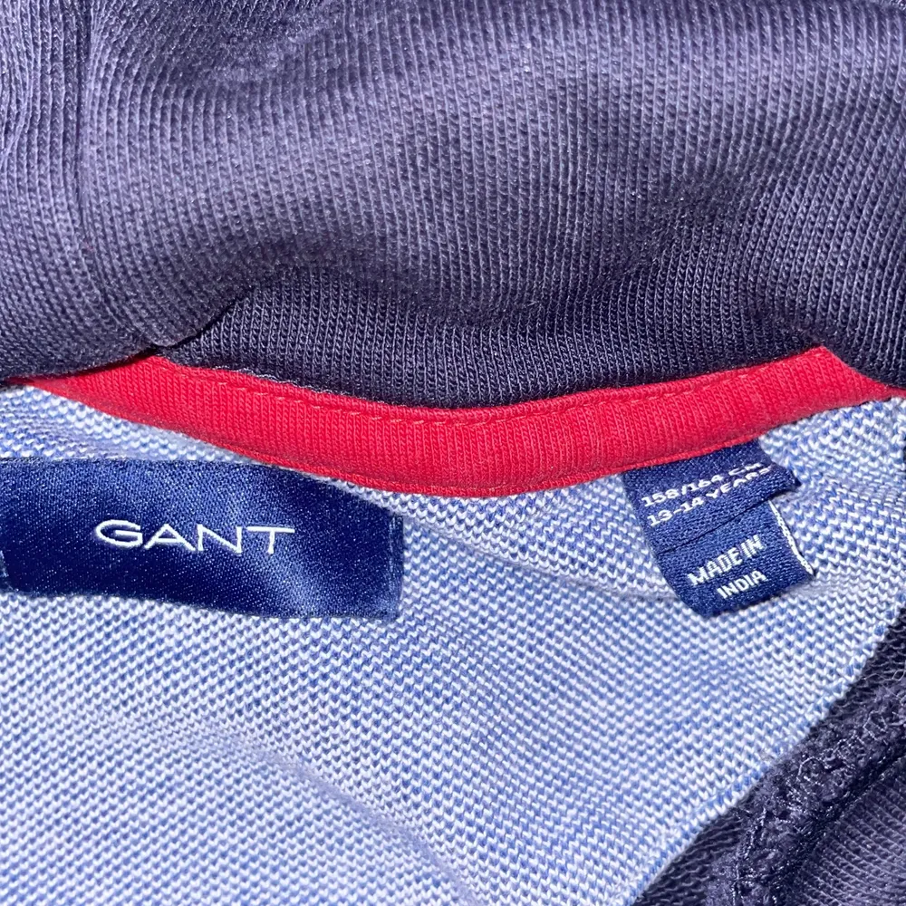Gant hoodie som inte är så använd. Skick 8/10 Storlek 158-164 Köparen står för frakt!!. Hoodies.