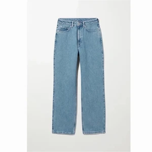 Weekday jeans - Ett par rowe jeans från weekday som tyvärr blivit för små (därav har jag inga bilder på dem på mig). De är använda ett fåtal gånger och i nyskick. Önskas bild kan jag skicka privat.