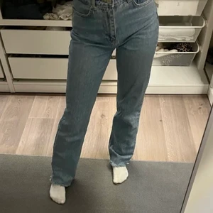 Jeans - Superfina jeans från chiquelle, säljer pga att dom inte är min stil💕 jag är 165 och dom sitter bra på mig, passar även folk som är lite kortare eller längre 