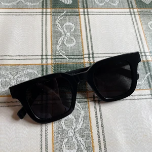 Chimi eyewear - Säljer ett par chimi eyewear x H&M , säljer pga har aldrig använt dom ,så är i nyskick 