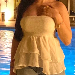 Vit topp - Vit kjol som går att använda som en gullig topp.