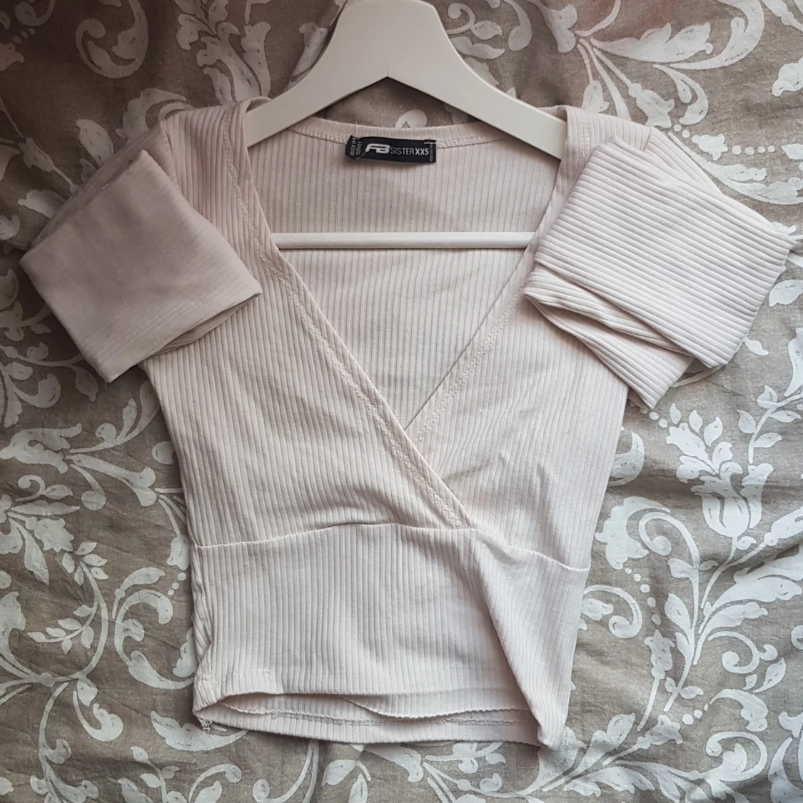 V-neck trendy croptop - 90