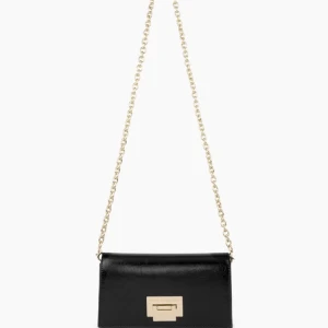 Väska  - En jätte fin ny väska som ja säljer.  Använder ej  Nypris kostade den 1000 säljer nu den för 450