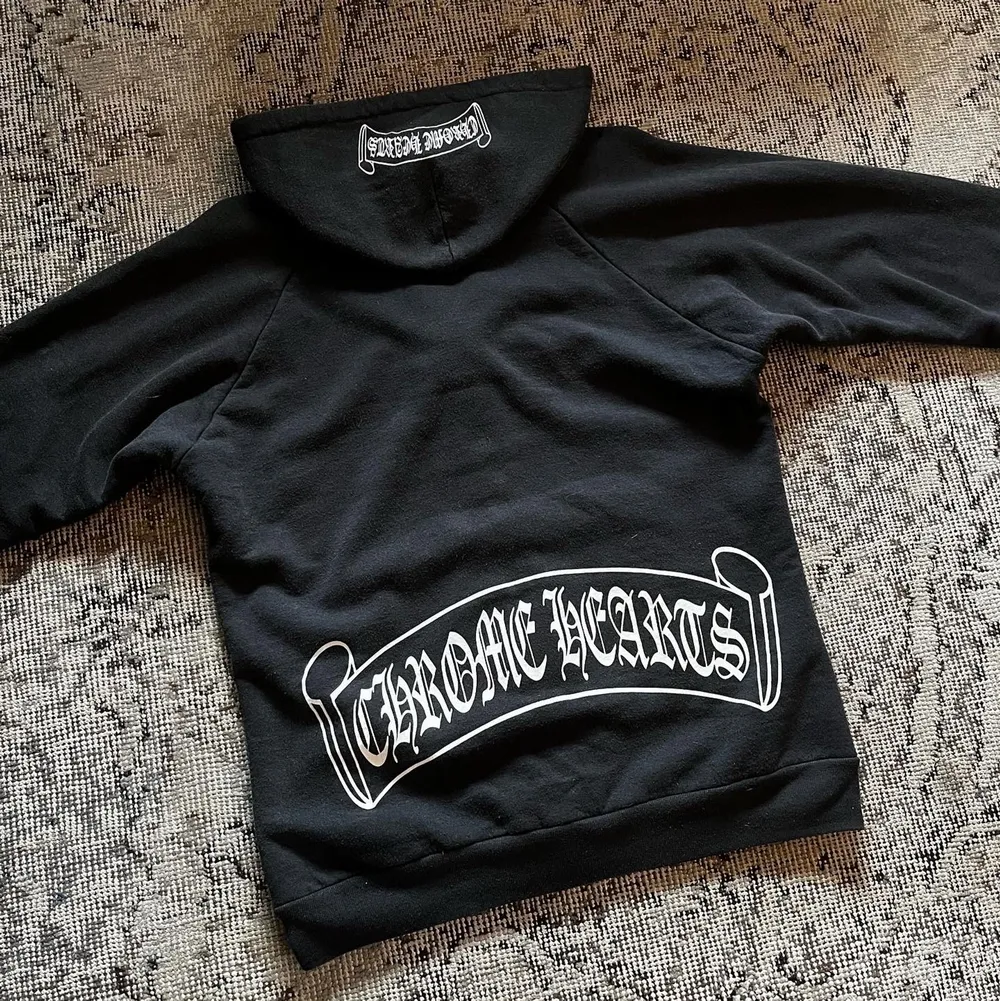 Vintage 90’s Chrome Hearts hoodie Size S/M 3500kr eller bud. Hoodies.