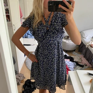 Snygg klänning!!! - Så coooool klänning!! Köpt för 1000kr söljer för 300❤️