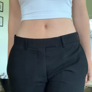 perfekta lågmidjade kostymbyxor - lågmidjade kostymbyxor, passar mig som är 167