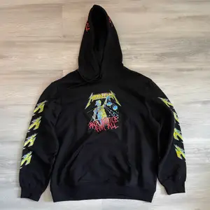 Lite oversized hoodie med Metallica tryck