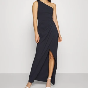 Balklänning - Min fina balklänning från förra årets bal! Riktigt underbar! 🌻 priset är exklusive frakt