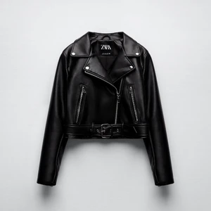 Skinnjacka Zara - Skinnjacka ifrån Zara i Storlek M Fraktkostnad tillkommer Endast använd ett fåtal gånger 