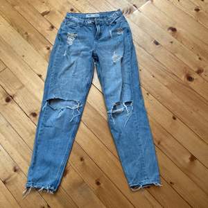 Blåa håliga jeans från shein storlek xxs 