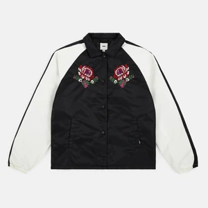 Vans jacka size M - Använt jackan någon gång. 10/10 skick. Som ny. Storlek M passar både tjej och kille! Perfekt vårjacka, tunn och smidig!  Nypris 1400kr Jag säljer för 500kr! 