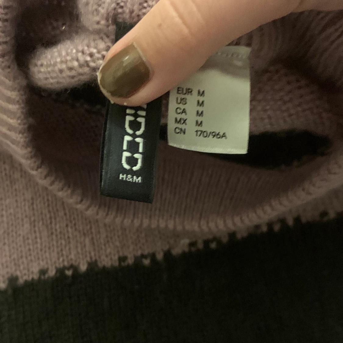  Stickad tröja randig M  - 91