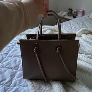 Zara väska  - Väska från zara använd 1 gång <3