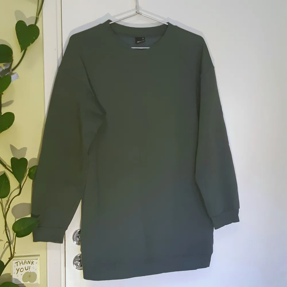 Oversized lång tröja. I fin grön färg. Tröjor & Koftor.