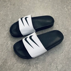  Ya Nike tofflor/ sandaler  - Nya 