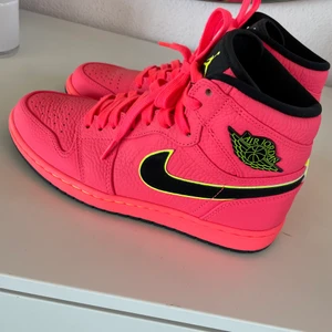 Nike Jordan Hot Punch OVANLIGA - Använda 1-2 gånger, helt utan märken eller fläckar. Se bilder för hur pass ovanlig denna sko är. 100% äkta, köpta i London. 