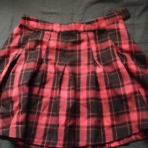 En kjol från HM i storlek M