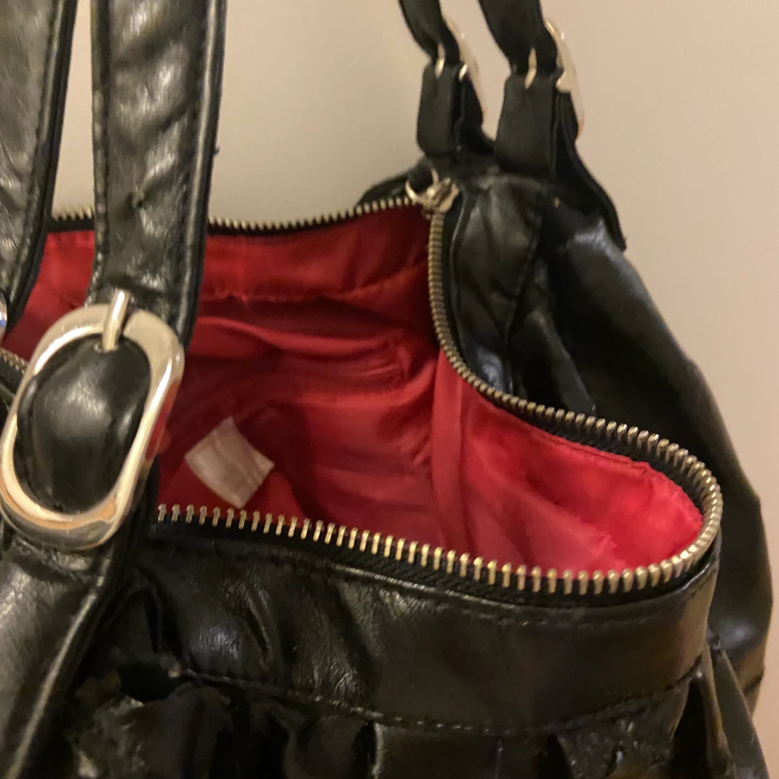 Trendig skitsnygg svart axelväska  - 90