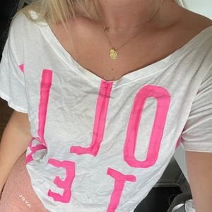 Tröja - Topp från hollister. Storlek xs/s💞 Mjuk, slapp, skön och snygg🙌🏼