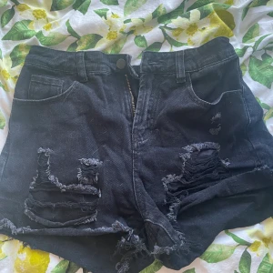 svarta shorts - shorts från shein