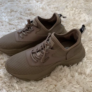 Skor från Steve Madden  - Skor från Steve Madden - oanvända 