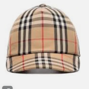 Burberry keps  - Finns allting helt ny typ storlek M fick kepsen den 11 14 juli