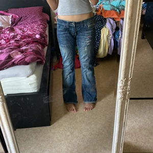 jeans  - Ett par super fina jeans baggy och low waised (vintage)