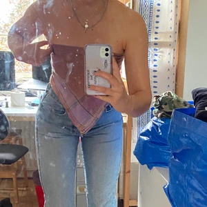 Jeans - Superfina vintagejeans som tyvärr blivit för små för mig! Sitter tajt på mig som har strl 42, men är nog baggy på ngn med strl 38-40. Är 170 och de är perfekta i längden. 