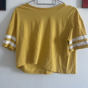 Tröja - En H&M tröja utan någon skada, inte använd så ofta, bra skick, i storlek 158/164