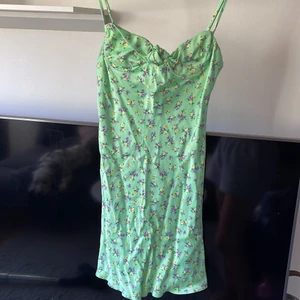 Silkes klänning zara - Aldrig använd strl M 