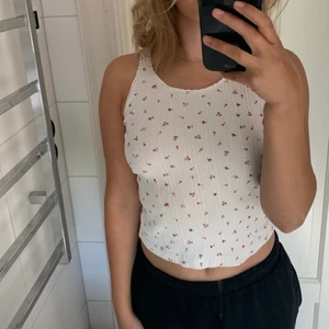 Zara linne - Jättefint zaralinne i barnstorlek 140! Skulle säga att det passar xs/s/m. Fint skick. Vid flera intresserade blir det budgivning. Köpare står för frakt💝