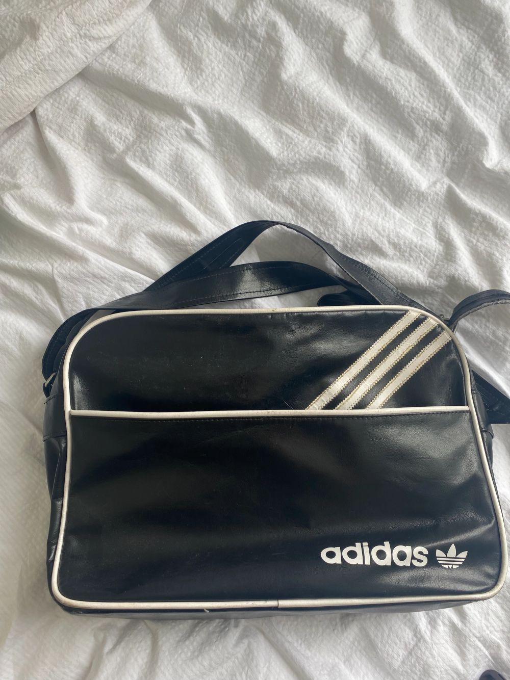 Svart Adidas väska - Adidas | Plick Second Hand