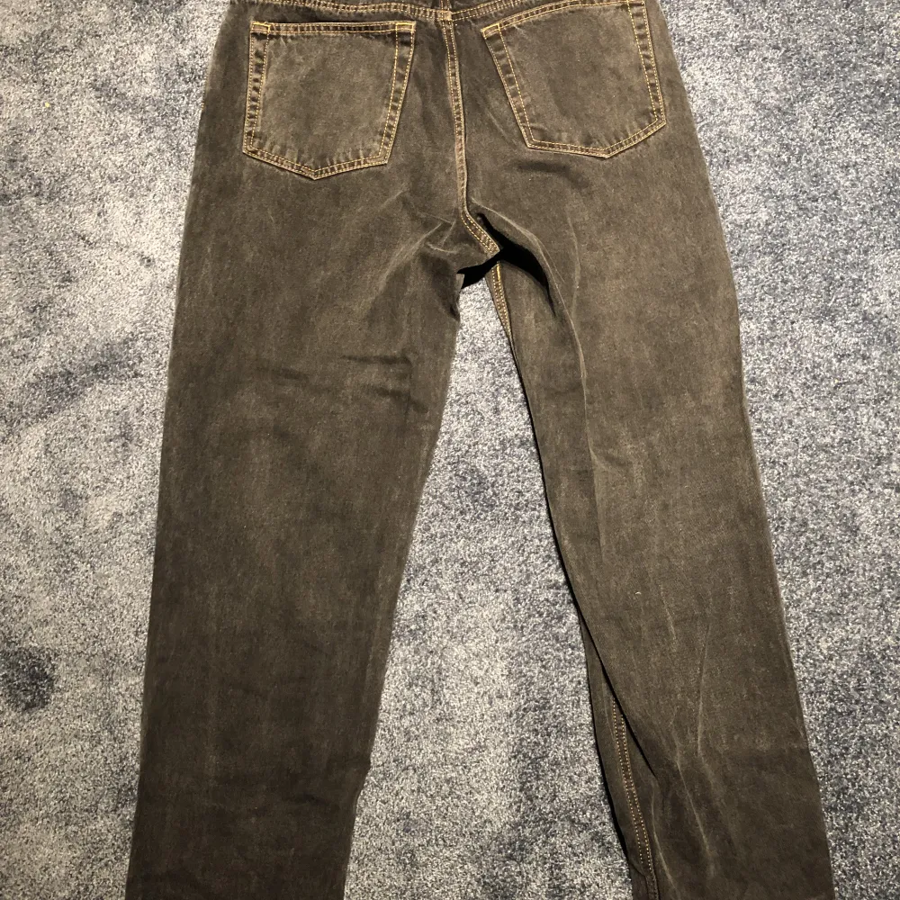 Coola skejtbyxor från Polar, knappt använda av mig. Går för 1249 kr i affärer. :) Storlek 32/32 . Jeans & Byxor.