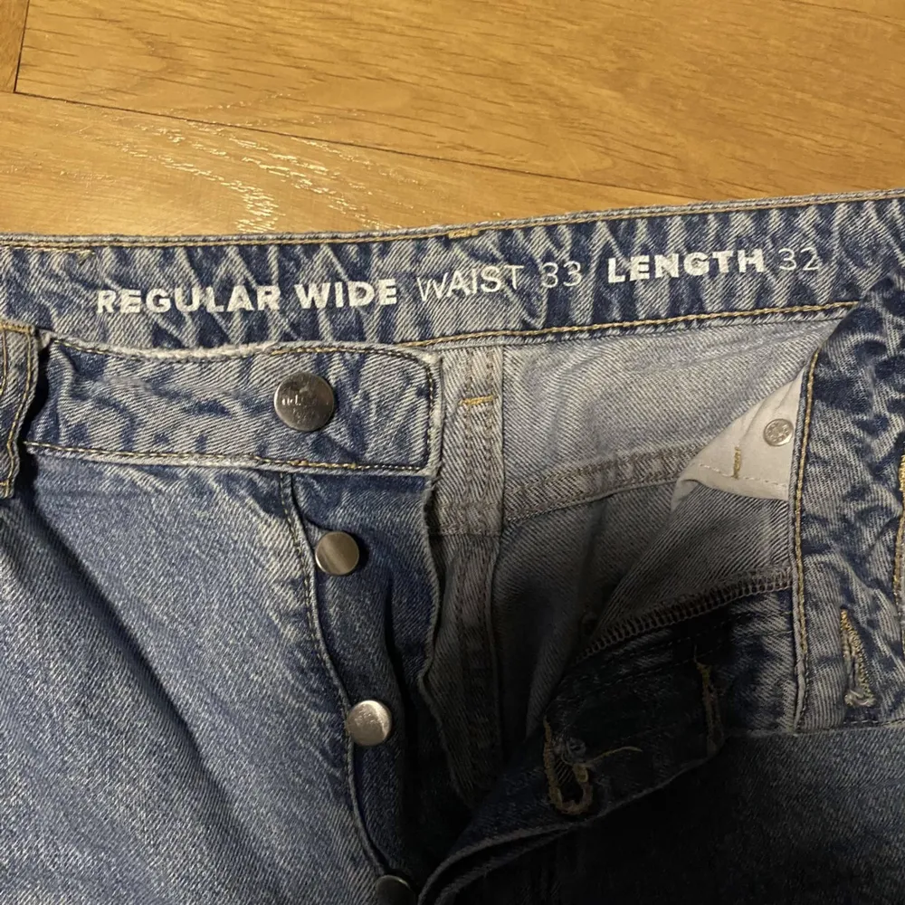 Lite mer använda blåa bikbok jeans, i storlek W33L32. Jeans & Byxor.