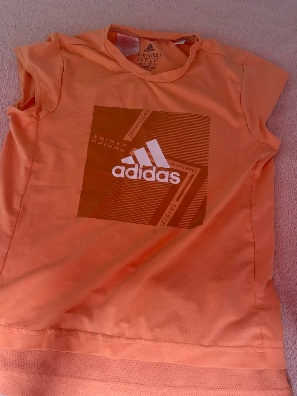 Ett pyjamas- gympa sett.  - 90