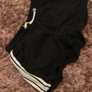 Svarta shorts - Jag har Aldrig användt dom