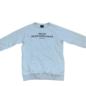 Peak Performance tröja  - Vid övrig information, hittar ni oss på @vintageglam på Instagram