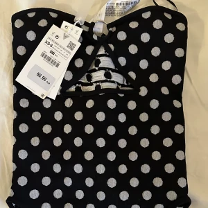 Top Zara  - Jättefin tube top body till sommaren. Köpt på zara men aldrig användas, därav är alla prislappar fortfarande kvar. Storlek xs-s står det på lappen. 