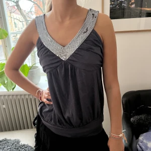 Topp!  - Så snygg topp som sitter perfekt! ❤️